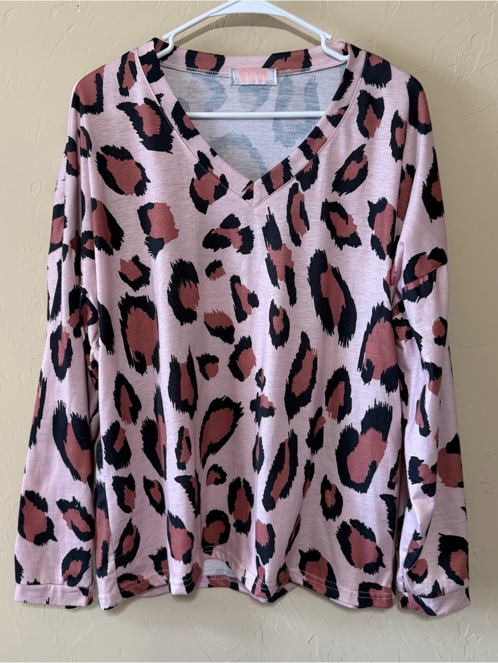 Women’s Blush Pink Leopard Print V-Neck Long Sleeve Top